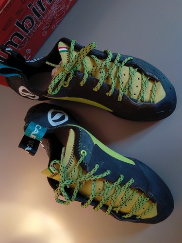 Scarpa climbing shoes uk8 - scarpa, shoes,